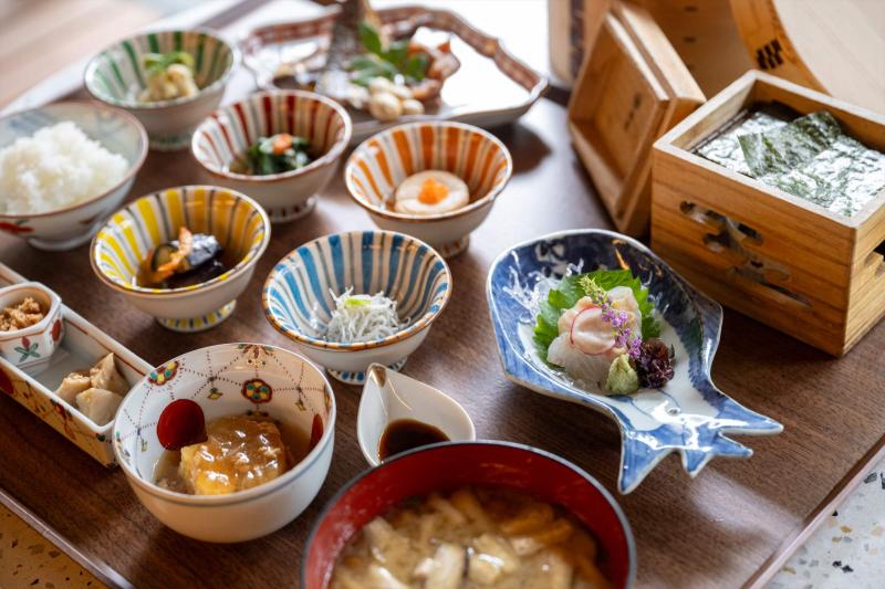 和朝食の料理写真